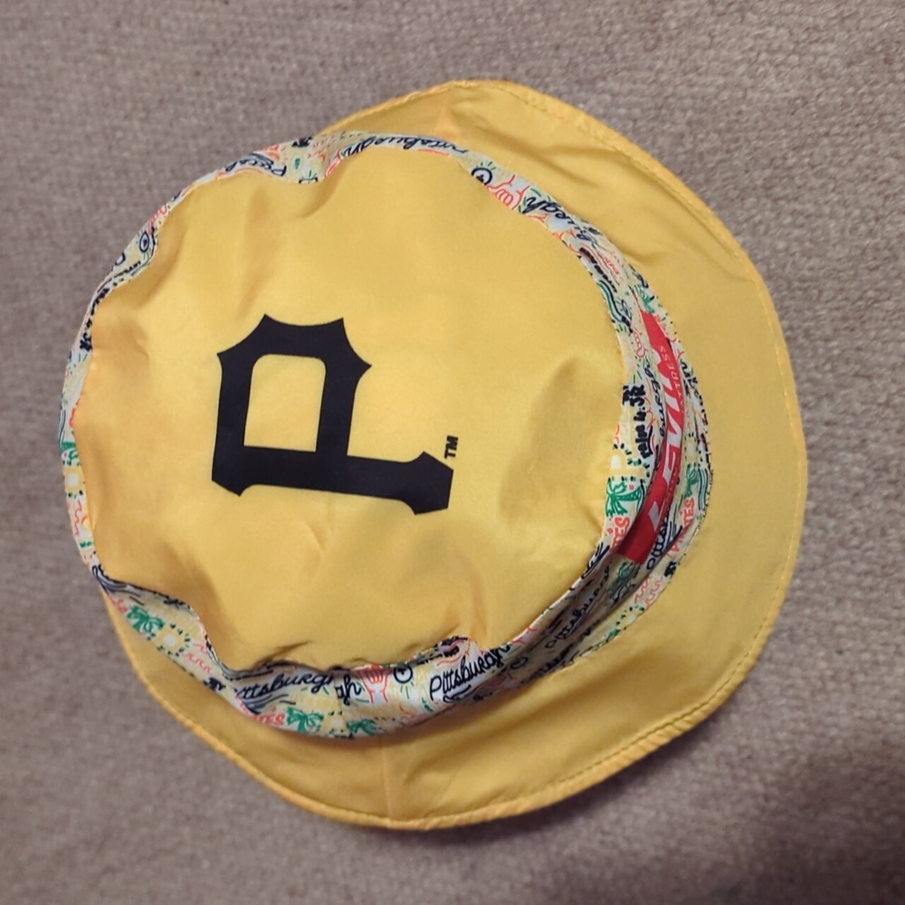 Pittsburgh Pirates Hawaiian Shirt With Matching Reversible Bucket Hat - Picture 6 of 6